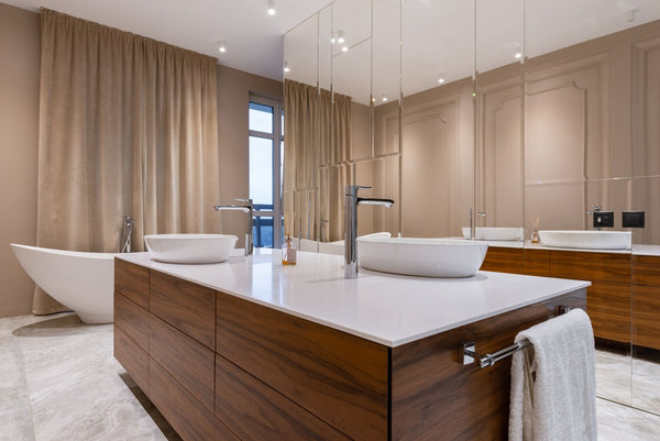 Vasque et miroir de salle de bain